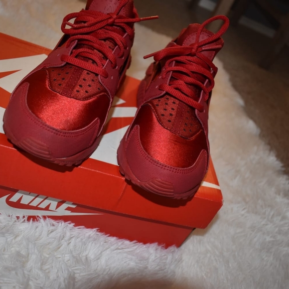 Nike Huaraches - Picture 3 of 3